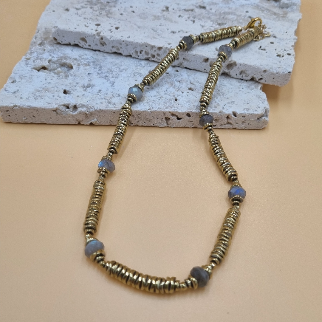 collier en perles énergétiques et Pierres naturelles en Labradorite facettées