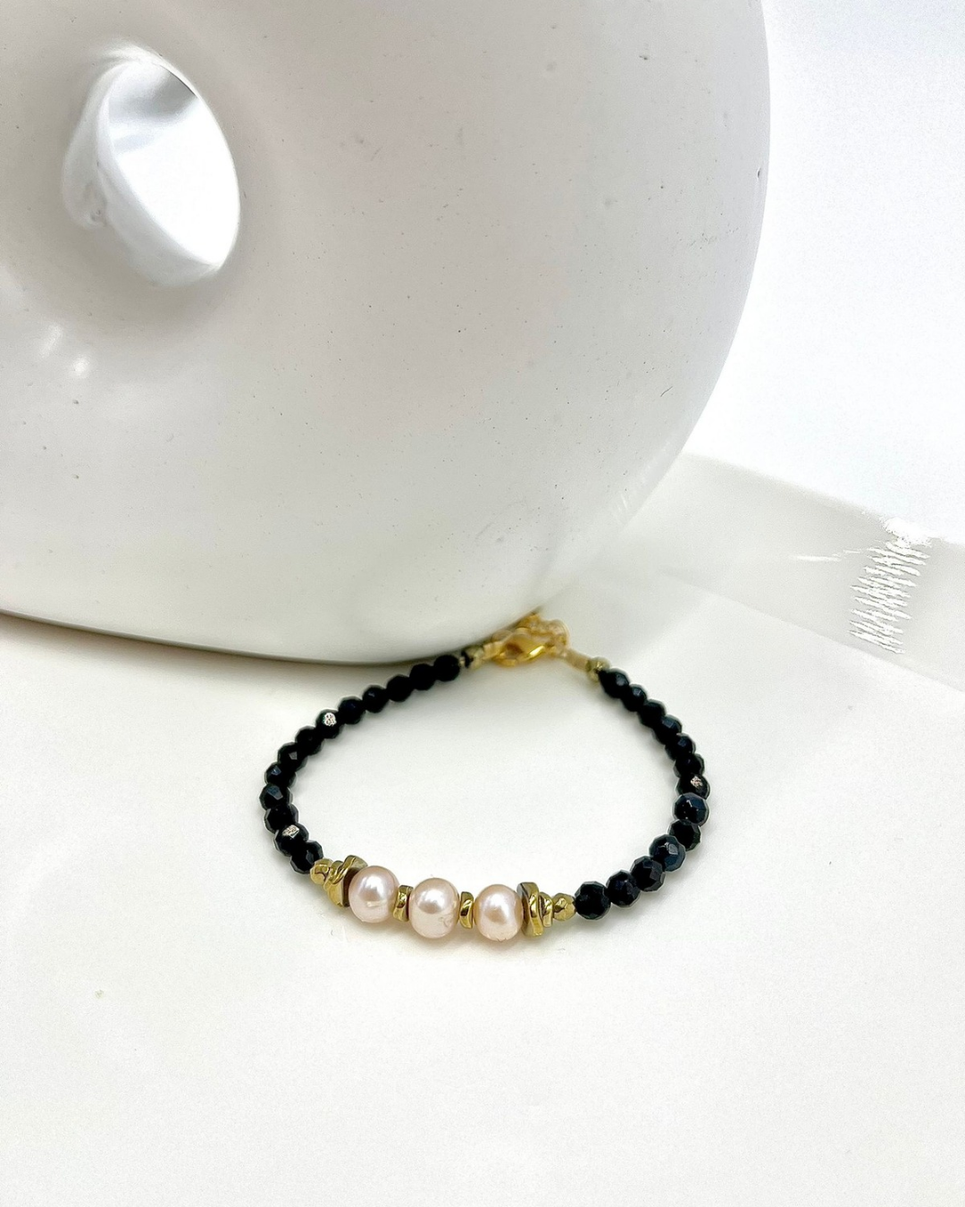 Bracelet SELENA Onyx, perles de culture et hématites dorées