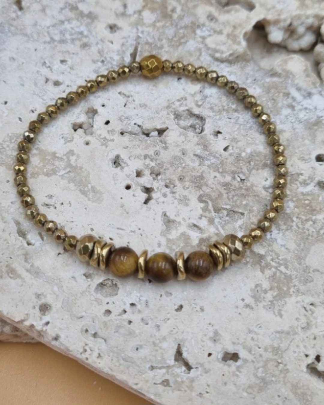 Bracelet Cordélia Oeil de tigre et hématites dorées