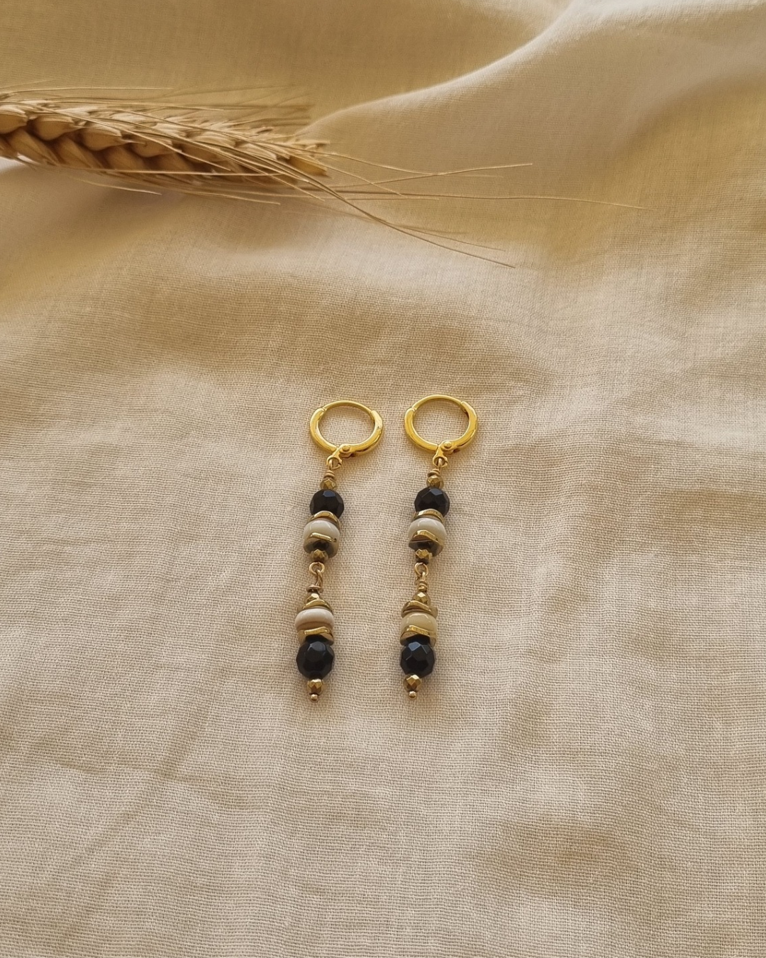 Boucles d'oreilles Doreen Onyx, nacre et hématites dorées