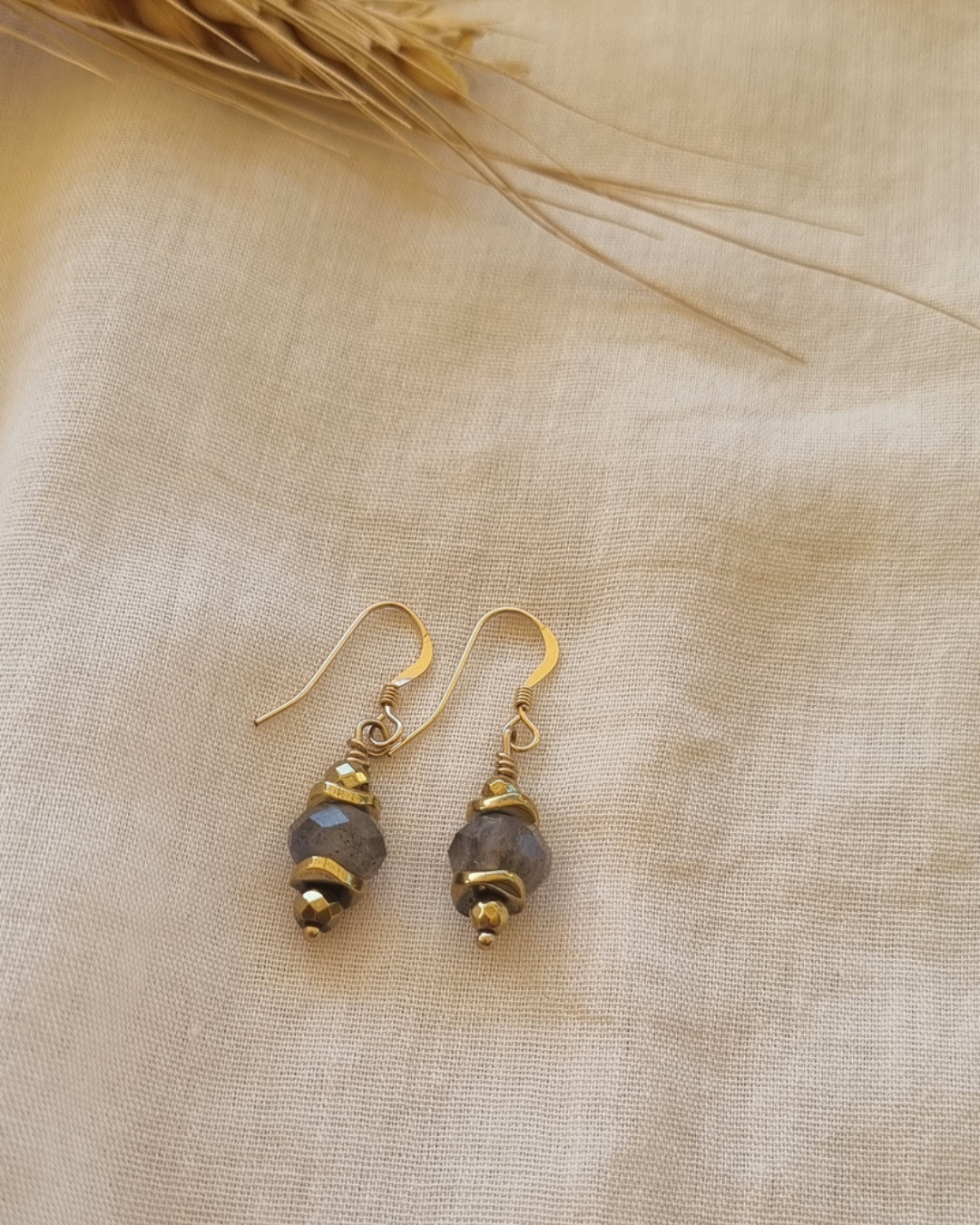 Boucles d'oreilles MÉLISANDRE Labradorite et Hématites dorées